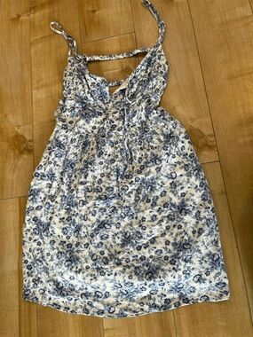 2/10$🍊Garage Blue and White Floral Spaghetti Strap Camisole Dress